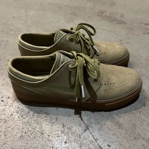 SB Nike Janoski Olive